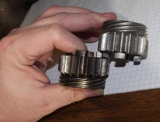 Sportster_35750-54_Countershaft-low-gear_ground-3.jpg