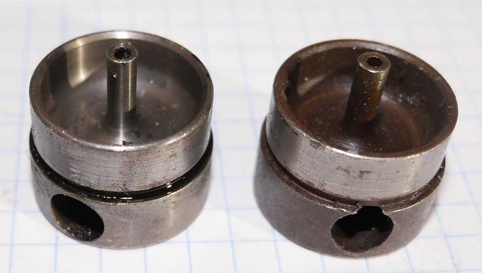 Sportster_35631-73_Countershaft-oiler-plugs.jpg