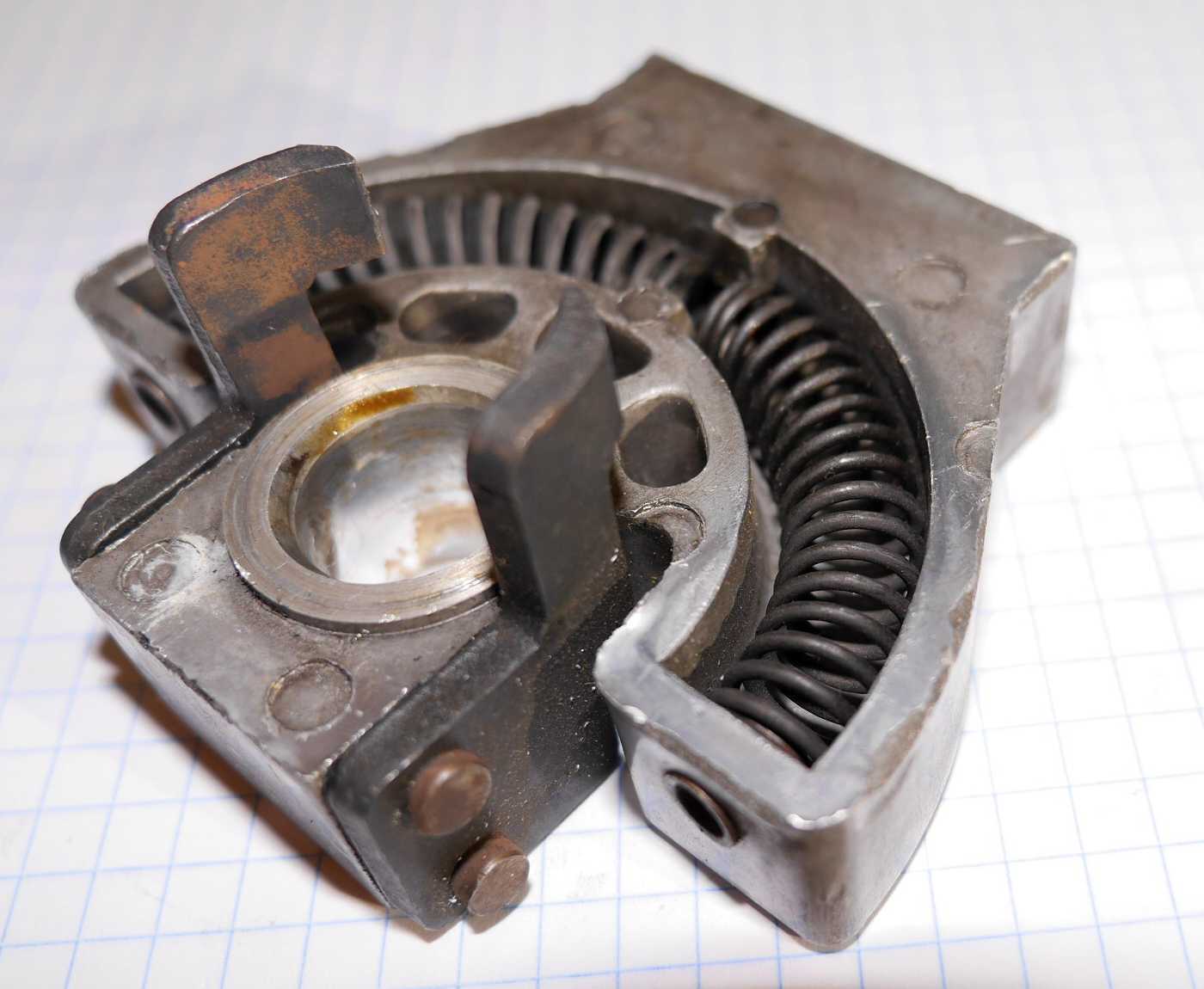 Sportster_34500-52A_Shifter-support-spring_installed.jpg