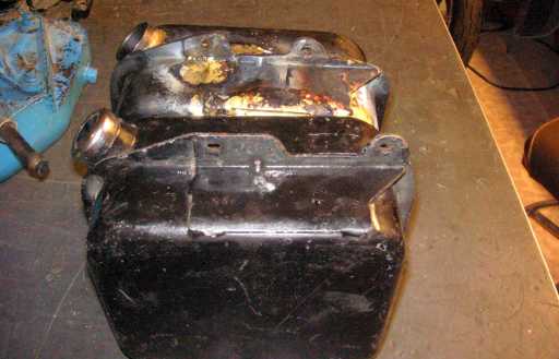 Sportster_garage_oil-tank-pump-tub-08
