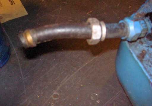 Sportster_garage_oil-tank-pump-tub-09