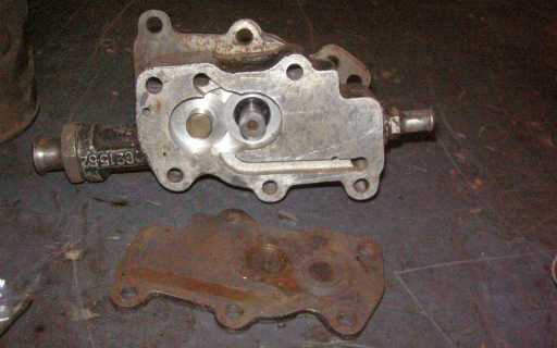 Sportster_garage_oil-tank-pump-tub-17