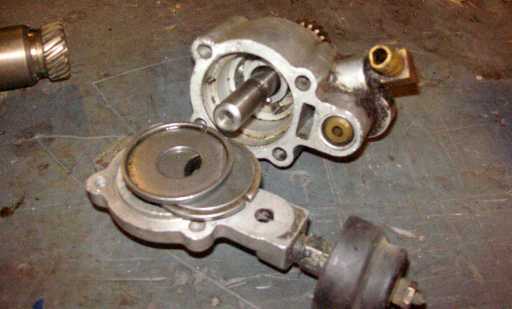 Sportster_garage_oil-tank-pump-tub-18