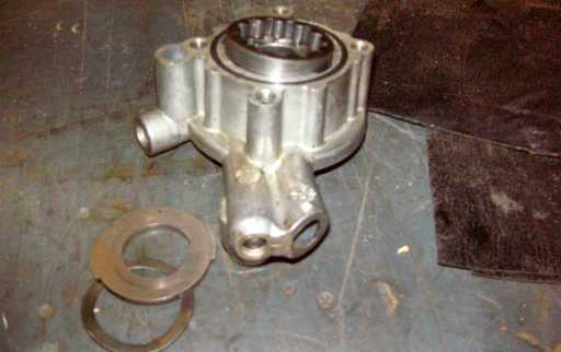 Sportster_garage_oil-tank-pump-tub-20