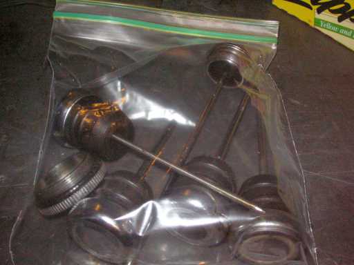 Sportster_garage_oil-tank-pump-tub-21