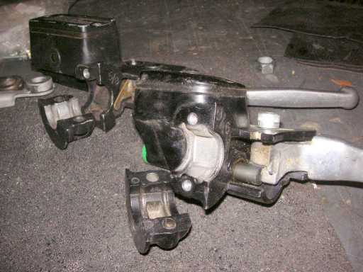 Sportster_garage_brake-tub-02