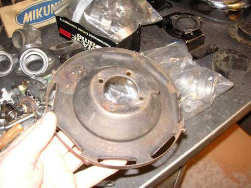 Sportster_garage_carburetor-tub-04