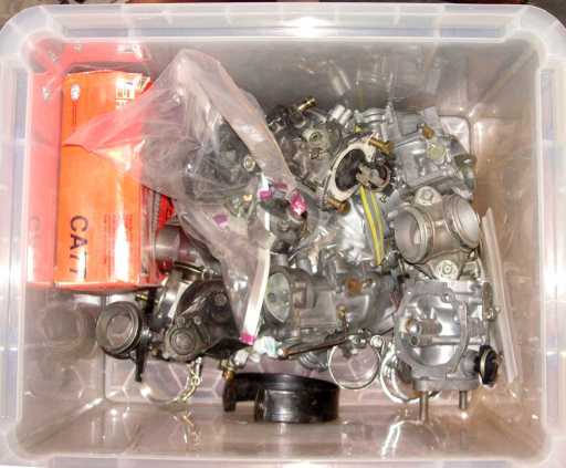 Sportster_garage_carburetor-tub-05