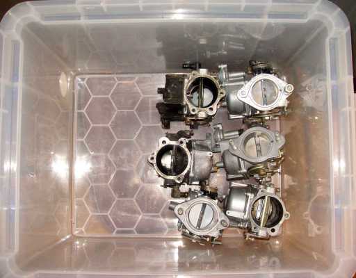 Sportster_garage_carburetor-tub-06