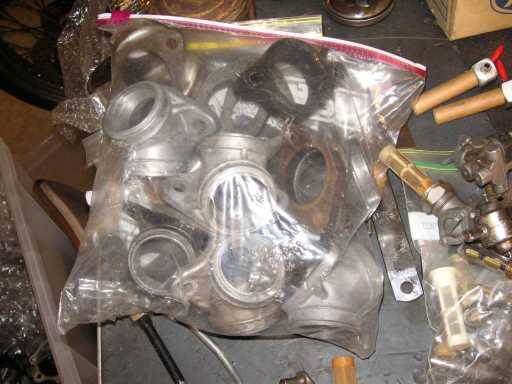 Sportster_garage_carburetor-tub-08