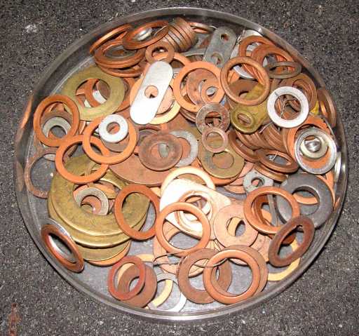 Sportster_garage_small-parts-bins-02