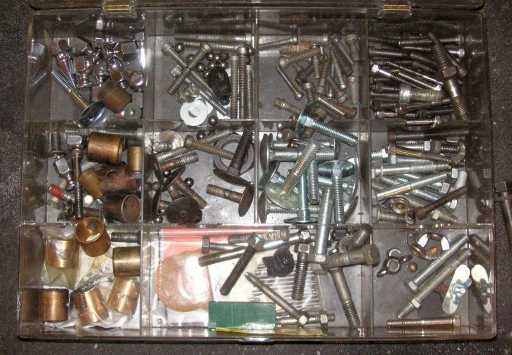 Sportster_garage_small-parts-bins-03
