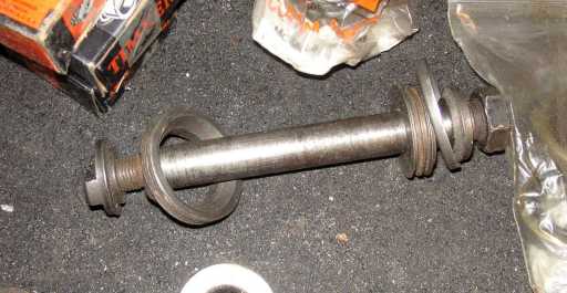 Sportster_garage_frame-axle-tub-05