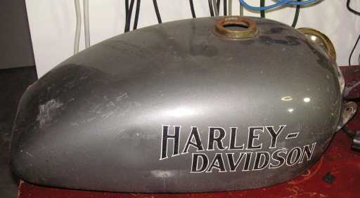 Sportster_garage_gas-tank-cabinets-17