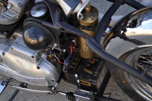 1970_Sportster_custom_oil_lf.jpg