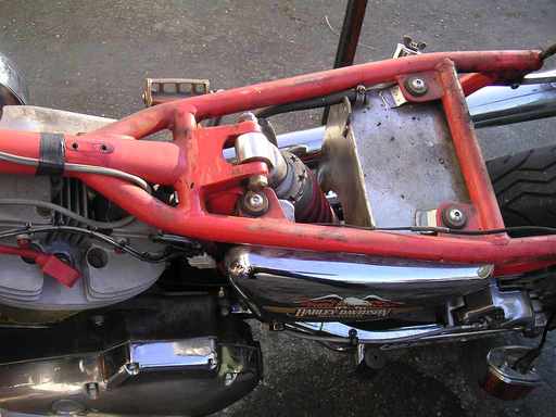 1980_Sportster_monoshock_oil.JPG
